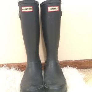 Tall blue Hunter boots - Size 5 women’s 3 kids